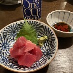 屋台笑猿場 - 日本酒(660円) まぐろぶつ(550円)