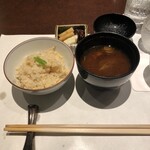 Koshitsu Kaiseki Kitaooji - ◇ 食事
                      筍と鯛の炊き込み御飯
                      香の物 留椀