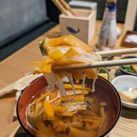 出汁しゃぶおばんざい おかか 東京 - 具材がタップリはいったお出汁スープ