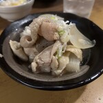 鳥一 - 鳥煮込み　塩系あっさり。大きな大根と玉ねぎが嬉しい