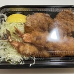Kicchin Takayama - Aセット（税込¥1,700円）ヒレカツ、コロッケはBセットと一緒で、違いはエビフライです。プリプリで大きいエビフライは食べ応え抜群でした。