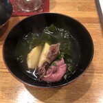 Odenya Daisuke - お通しの椀　ホタルイカ、レア牛肉、筍、ワカメ