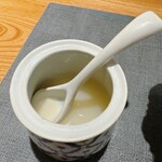 ピッサヌローク - パッタイにかけるソース
      良い酸味が加わり美味しさ倍増