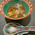 ピッサヌローク - トムセープ
      見島牛と天然茸のハーブスープ
      トロトロ茸がたまらん！