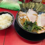 豚骨醤油ラーメン 王道家 - 