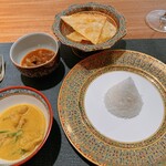ピッサヌローク - カレーセット
      カレーは追加まで頂きました〜