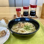 あかね製麺 - かけうどんは麺が泳ぐくらい麺が細い