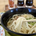 あかね製麺 - 麺はコシが少し残ってます