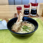 あかね製麺 - 揚げ物が柔らかくなったら食べ時