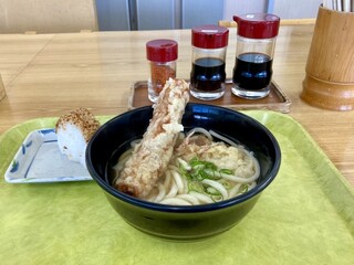 あかね製麺 - 揚げ物が柔らかくなったら食べ時