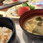 ココス - 味噌汁と混ぜご飯