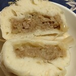 551蓬莱 本店 - 豚まんの断面
