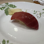 うを徳 - 勝浦本鮪中トロのにぎり