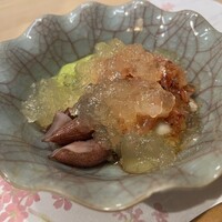 うを徳 - 富山県産ほたるいかと桜エビのユッケ、和歌山県産うすい豆葛寄せ、赤穂牡蠣 土佐酢ジュレかけ