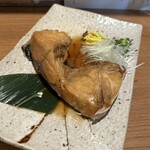 日本酒バルUMAMI - 魚の煮付け-カンパチの竈-