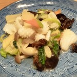 本格四川料理 中村屋 - イカときくらげの炒め物