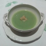 ル・トワ・ルージュ - ディナー；蕪のﾎﾟﾀｰｼﾞｭｽｰﾌﾟ