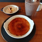 KITCHEN TSUNAGU - クレームブリュレにプティフルーとアイスココア