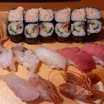寿司居酒屋 や台ずし - お寿司ー。細巻きは、ツナサラダと鰻きゅう。いかゲソ、イカ、中トロ、鯛、赤海老はお頭を揚げてくれます。