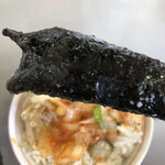 ラーメンショップ - ニンニクとラージャンを海苔で巻いてパクリ、くぅ〜　ご飯をかっ込みスープを二口三口と、これは効くね〜〜