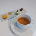 ドミニク・ブシェ トーキョー - 小菓子と紅茶