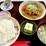 Matsu Shokudou - もつ煮込み定食は880円