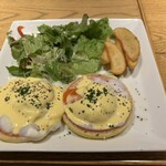 マカロニ - 名古屋コーチン卵のエッグベネディクト