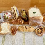 ブーランジェリ･エ･カフェ　オブジェ - お持ち帰りパン♡ カツサンド、パン･オ･レザン、フランク、ミニプロヴァンスは家族へのお土産になりました。 でも欲張りなので次からはいつも通り自分の分のお土産しか買いません(笑)