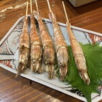 240729277 - 頭まで食べられるモサエビ焼き