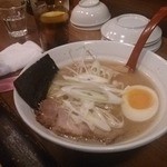 Momomaru - 豚骨醤油ラーメン