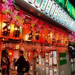 Kasuri - この極彩色の飾り付けが妙にフィットしている呑み屋街ですｗ