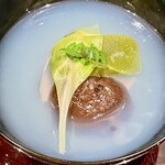 Gou - 蛤の潮汁は塩を一切使っていませんが素晴らしい蛤の美味さが楽しめます　椎茸がまたすんごく美味しい