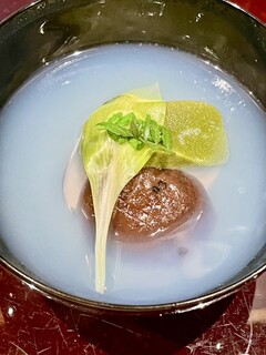 Gou - 蛤の潮汁は塩を一切使っていませんが素晴らしい蛤の美味さが楽しめます　椎茸がまたすんごく美味しい