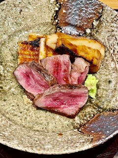 Gou - 焼き物の次は焼き物ｗ　今度は肉系です　静岡産和牛のともさんかくに鰻に筍です