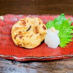 海鮮食堂 すいか - さつま揚300円税別、コチラも想定を超えたのが来た。熱熱ふわふわモチモチの旨味バッチリで様々な具材の味が旨くまとまっている。
