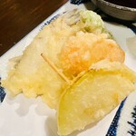海鮮食堂 すいか - まさかの野菜付き、人参は柔らか甘く揚がってる。