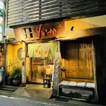 海鮮食堂 すいか - 22:10カウンターに着席。食べログでは木金18:00 - 01:00、L.O.00:00となってだけど普段は23:00ラストオーダーらしい。スタッフさんの対応は親切。