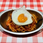 Supagetti no pancho - オーダーから7分程で提供、目玉焼きは黄身が半熟でトロッとして丁度イイ。