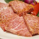 Yakiniku Ooyama Hanten - 強烈に広がる鮮やかなサシ色