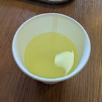 夢菓房たから 春日町本店 - 待ち時間のセルフサービスのお茶。これはレモン水