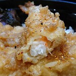 Komoro Soba - 小諸そば 八重洲店 ＠日本橋 満腹上天丼のえび天断面 ゆず七味かけちゃってます