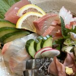 旬菜の味わい がら里 - ビンチョウまぐろ　ヒラマサ　タイ　黒鯛？昆布締め