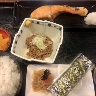 味里 - 料理写真:トロ銀鮭の塩焼き（OP納豆）¥1,320-税込