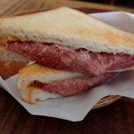 HotDog&Cafe CornerStand - コンビーフとチェダーチーズの焼きサンド