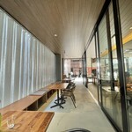 cafe dining TAMAKIYA - 広々としたテラス席