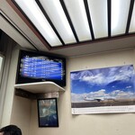 Kuukou Shokudou - JTAやJALのカレンダーが飾ってあったり飛行機の搭乗案内が表示されたり空港らしい食堂です✩.*˚