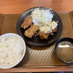 Karayoshi - いぶりがっこタルタル合盛り定食