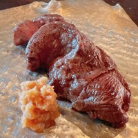 たでの葉 - 蝦夷鹿のフィレ。薬味は山ワサビです