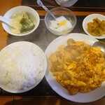 中華料理 永豊楼 - 鶏肉と卵のチリソース炒め