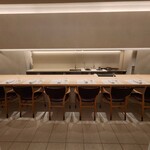 CHIUnE - メインカウンター席